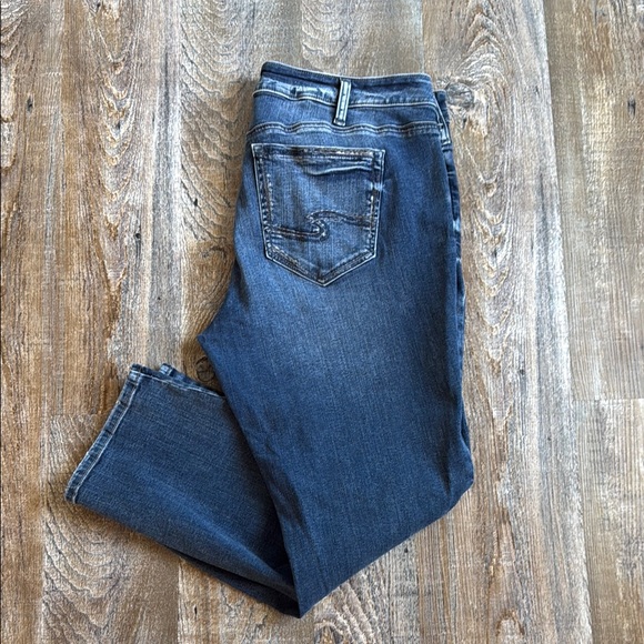 🎉HOST PICK 🎉Silver Jeans | Elyse Straight Crop Jeans - Picture 4 of 11